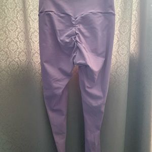 Leggings with booty scrunch